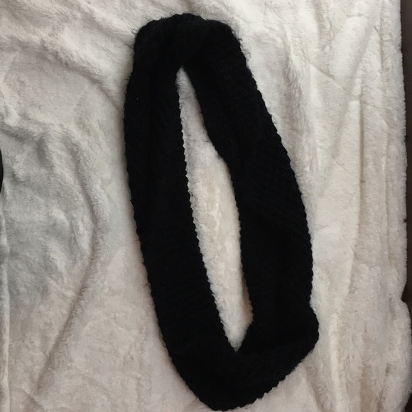 ❄️❄️KNIT INFINITY SCARF - Picture 2 of 2
